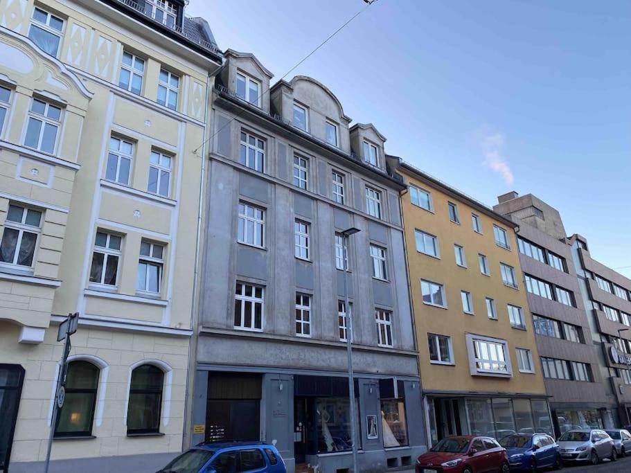 Schoenes City-Apartment Im Zentrum Mit Balkon Hof  Exteriér fotografie